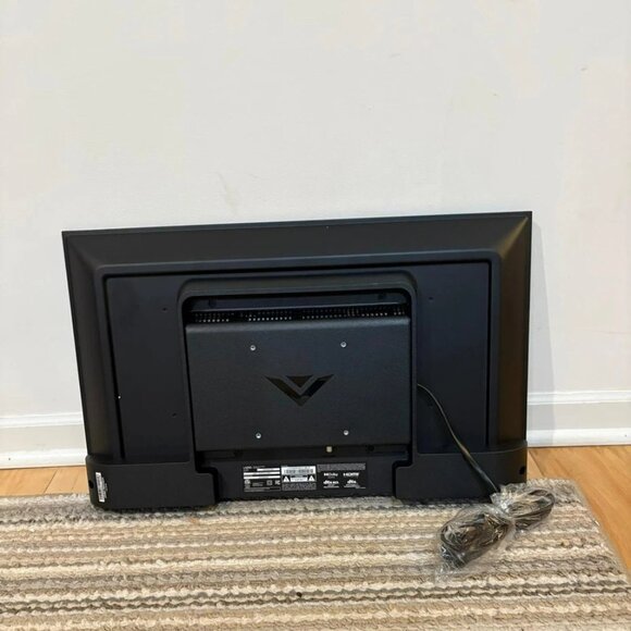 VIZIO 24” Smart LED TV HD 720p Built-In Streaming Brand New - Picture 4 of 8